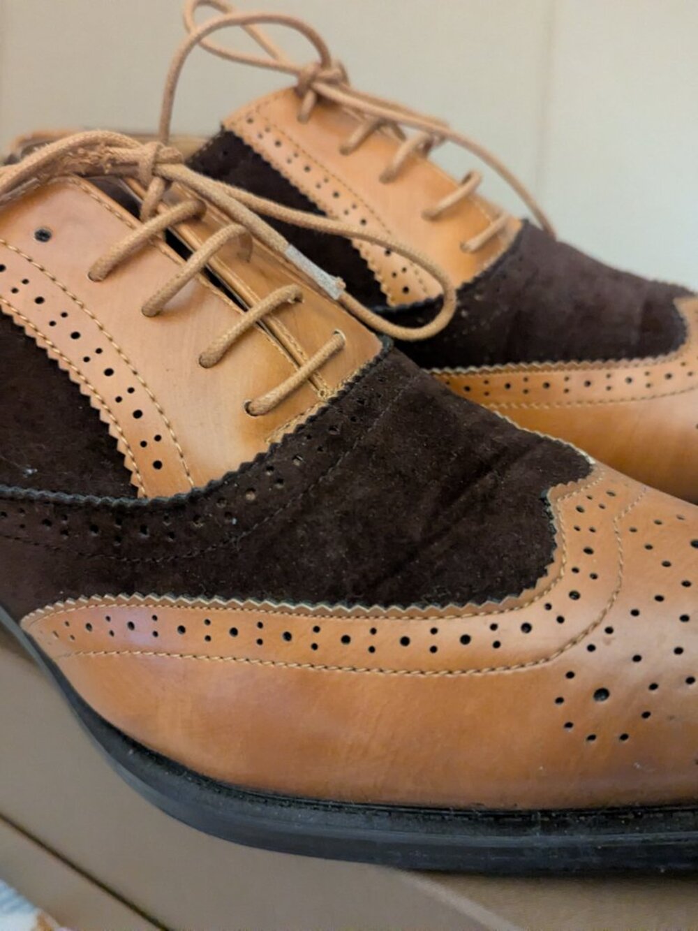 Men's Two-Tone Spectator Wingtip Oxfords Size 10 - Picture 4 of 9